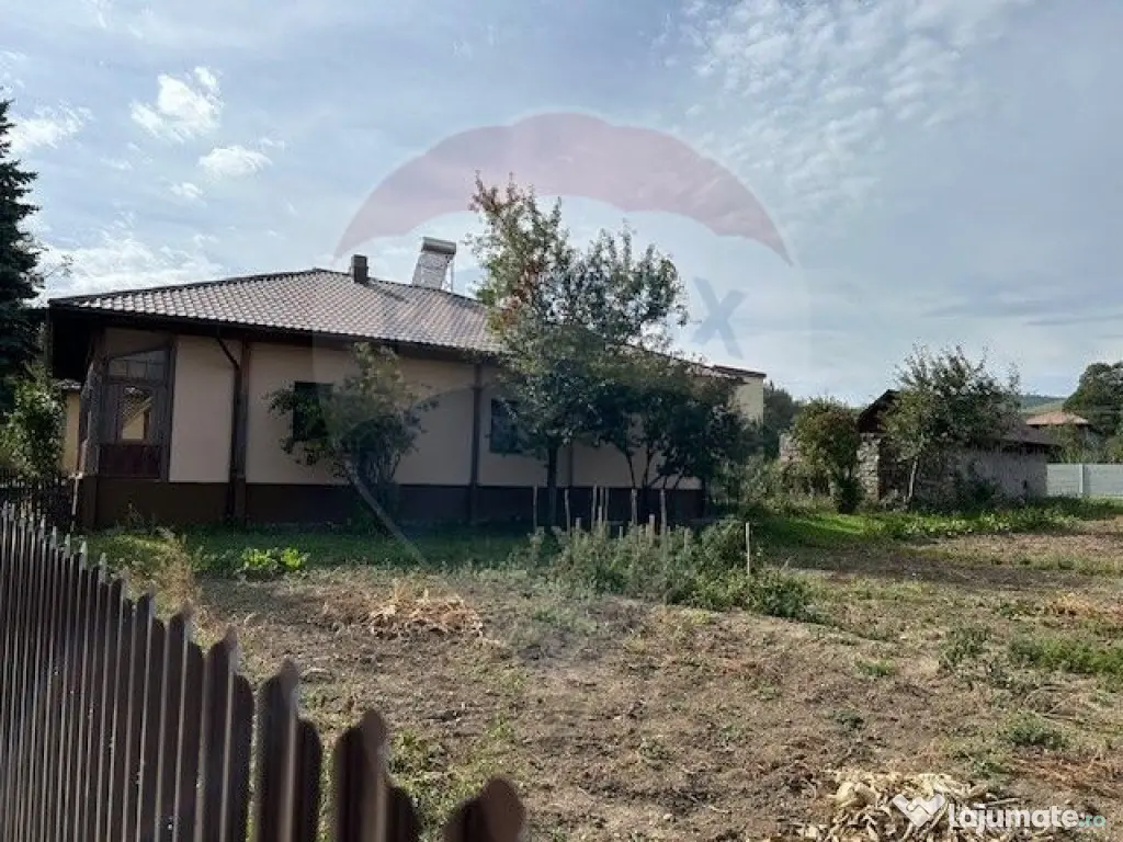 Casă tradițională + teren generos, în centrul Măneci...