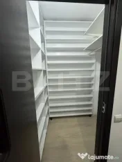 Apartament cu 3 camere, open space, 65 mp, balcon, zona MOL 