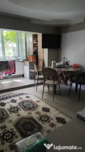 Apartament La Cheie cu 2 camere, zona Garii, parter cu balco 