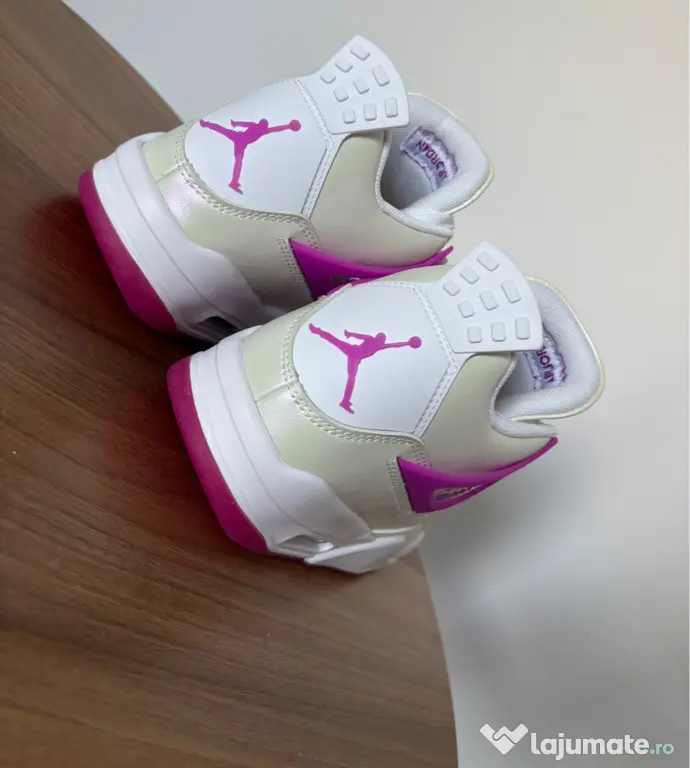 Jordan 4 Hyper Violet