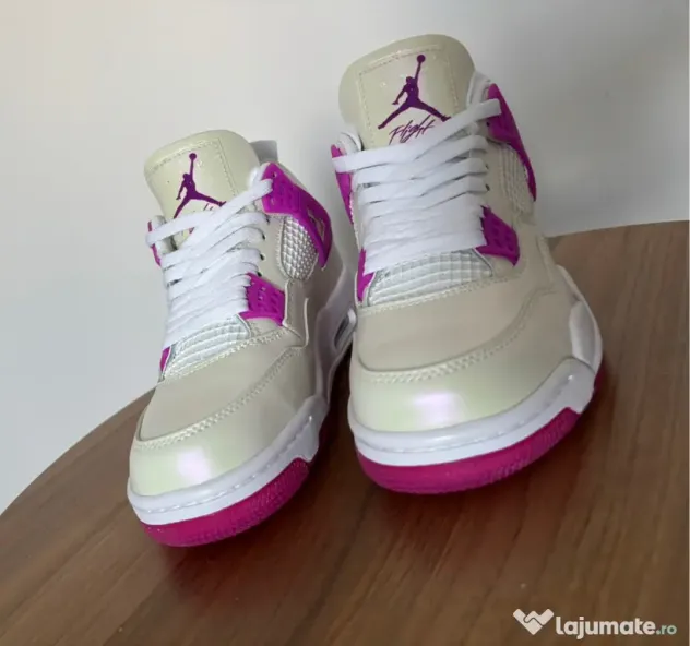 Jordan 4 Hyper Violet