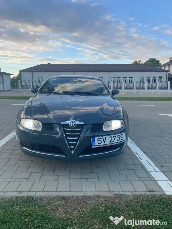 Vând sau schimb cu ceva în 4 portiere Alfa Romeo GT 2010
