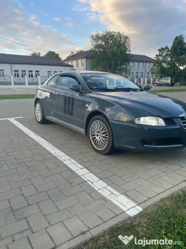 Vând sau schimb cu ceva în 4 portiere Alfa Romeo GT 2010