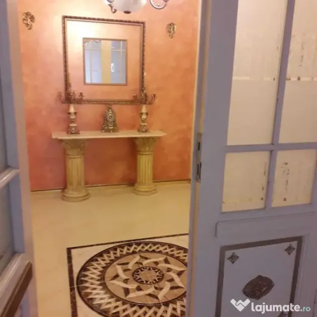 Piata Universitatii-Batistei: curte proprie 25mp