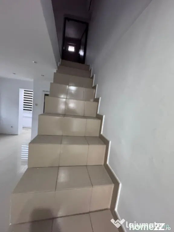 Apartament 2 camere, compartimentare pe doua niveluri, in zo - Constanta (Constanta)