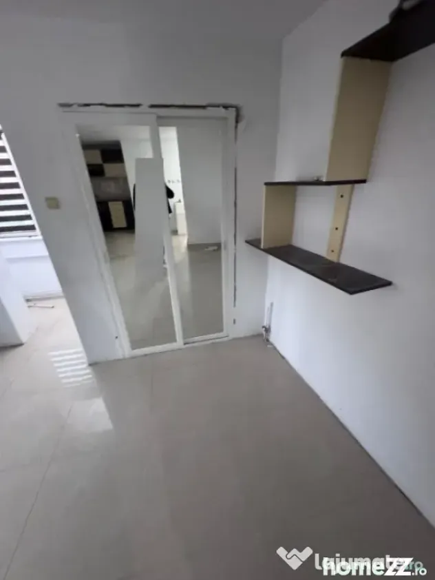 Apartament 2 camere, compartimentare pe doua niveluri, in zo - Constanta (Constanta)
