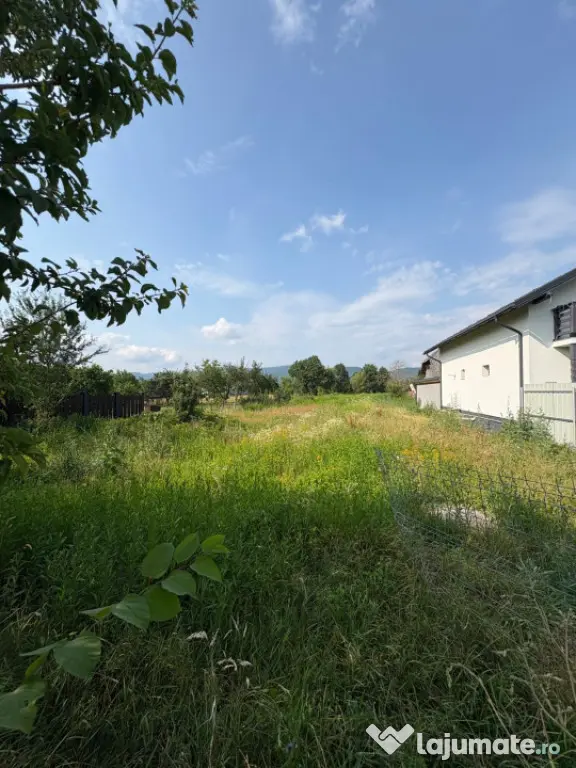 Teren intravilan 2.200 mp, zona Bușag
