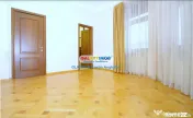 Apartament in vila - curte exclusiva 300 mp - Strada Paris /