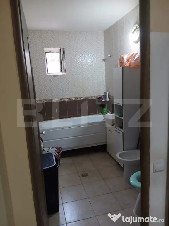 Apartament 54 mp, demisol, zona Turda Noua