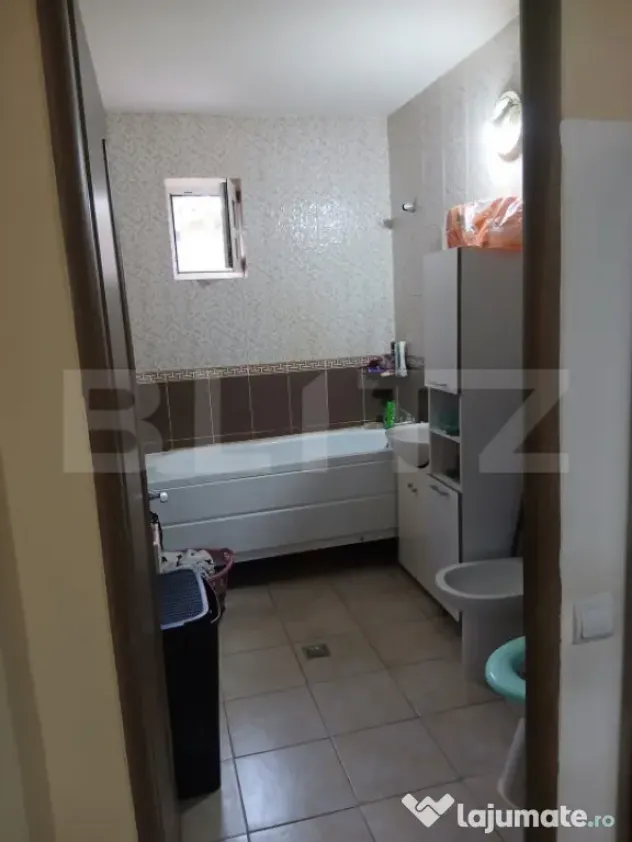 Apartament 54 mp, demisol, zona Turda Noua