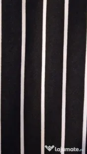 Bluza dama negru cu dungi albe, guler în V distinctiv, M