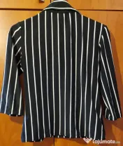 Bluza dama negru cu dungi albe, guler în V distinctiv, M
