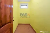 Apartament cu 3 camere cu două băi și balcon mare