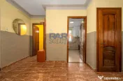 Apartament cu 3 camere cu două băi și balcon mare