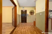Apartament cu 3 camere cu două băi și balcon mare