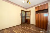 Apartament cu 3 camere cu două băi și balcon mare