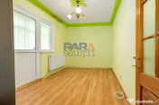 Apartament cu 3 camere cu două băi și balcon mare