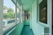 Apartament cu 3 camere cu două băi și balcon mare