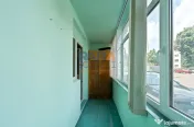 Apartament cu 3 camere cu două băi și balcon mare
