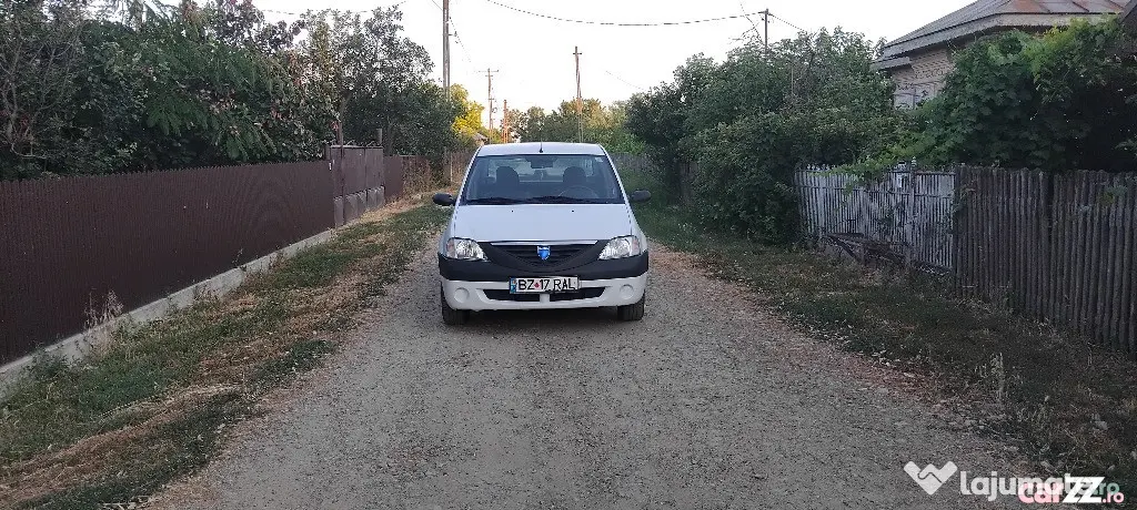 Dacia. Logan. Benzină.