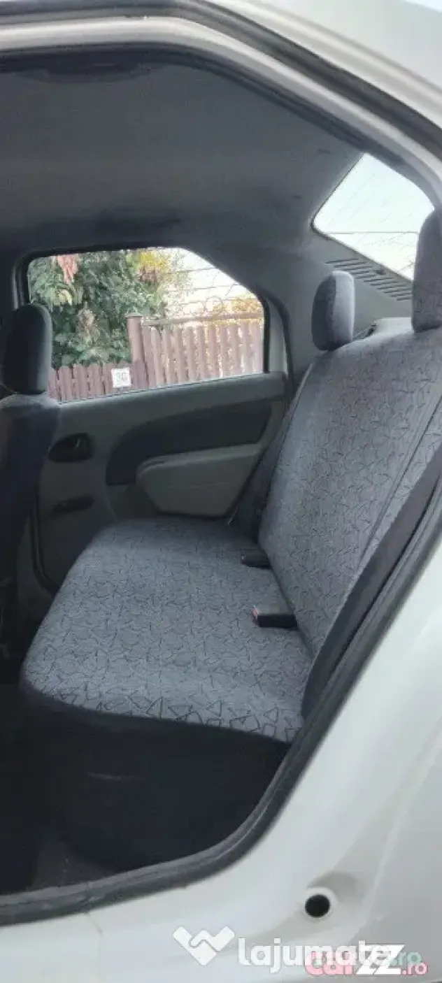 Dacia. Logan. Benzină.