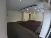 Spatiu comercial central cu vitrina generoasa din sticla 