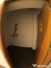 Spatiu comercial central cu vitrina generoasa din sticla 