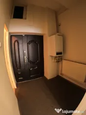 Spatiu comercial central cu vitrina generoasa din sticla 