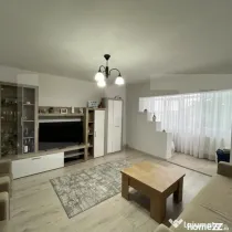 Apartament de 3 camere, zona Stejari