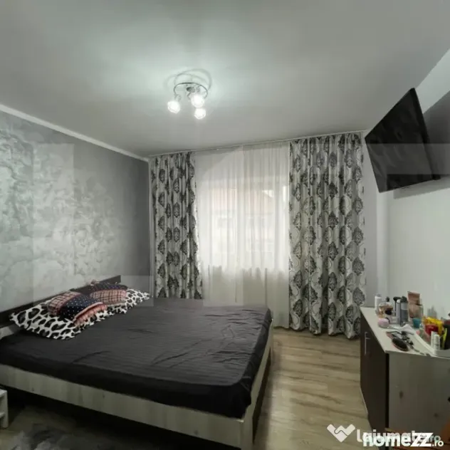 Apartament de 3 camere, zona Stejari