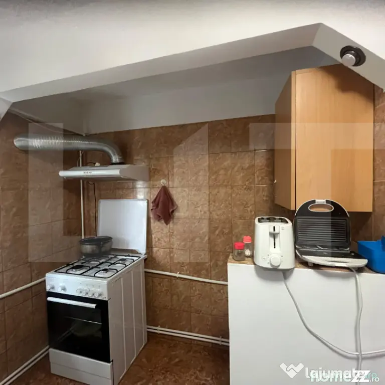 Apartament de 3 camere, zona Stejari