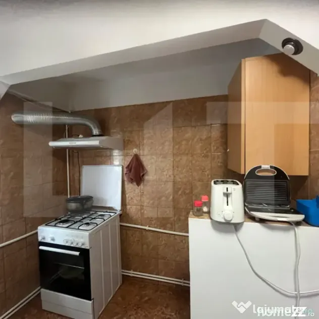 Apartament de 3 camere, zona Stejari