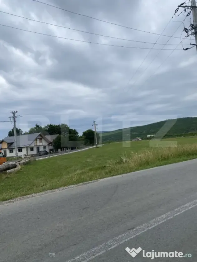 Teren intravilan de vanzare, 28 arii, la 10 minute de Bistri