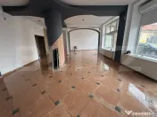 Oportunitate Comercială: Spațiu de Închiriat cu Vitrină 