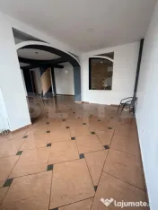 Oportunitate Comercială: Spațiu de Închiriat cu Vitrină 