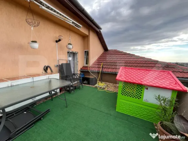 Apartament cu 2 camere, decomandat, etaj 8/8, terasa 20 mp,