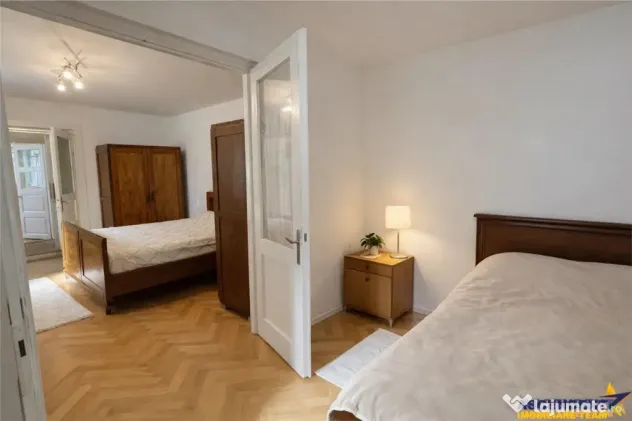 FILM Tur 3D! Casa cu 4 camere si curte, Central, Targu Mures