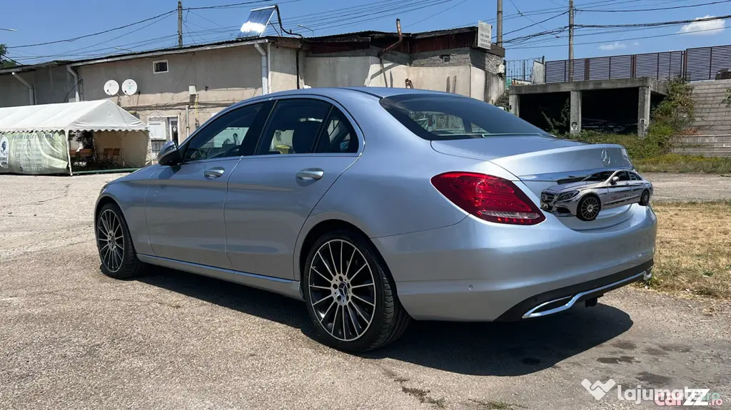 Mercedes Benz 220W205 km reali fără daune