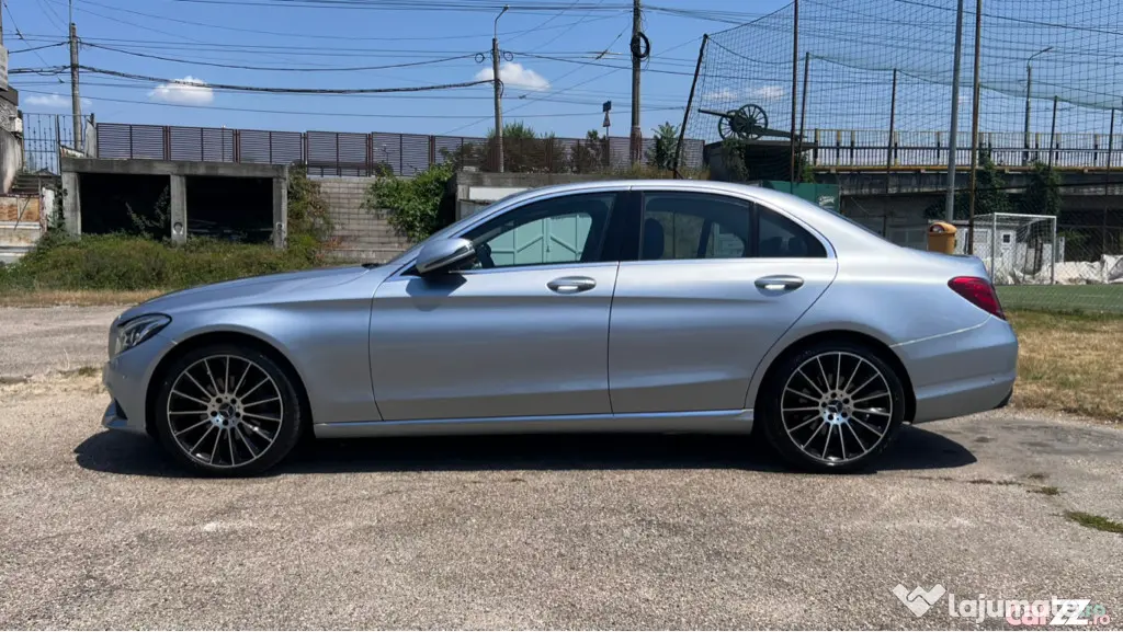 Mercedes Benz 220W205 km reali fără daune