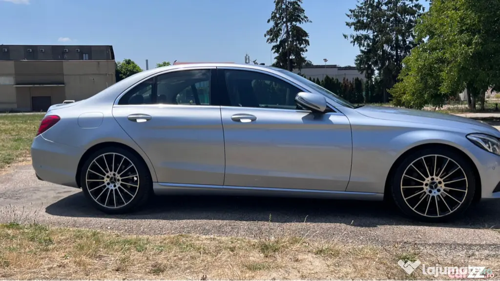 Mercedes Benz 220W205 km reali fără daune