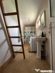 Casă cu 3 camere și teren 1.140 mp toate utilitățile, an