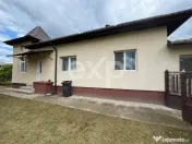 Casă cu 3 camere și teren 1.140 mp toate utilitățile, an 