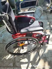 scaun cu rotile pentru persoane cu dizabilitari