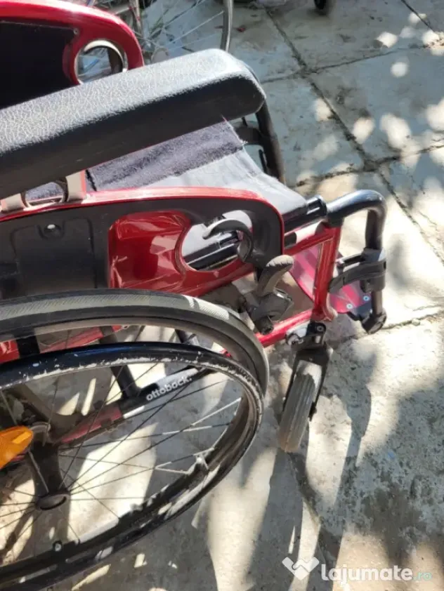scaun cu rotile pentru persoane cu dizabilitari