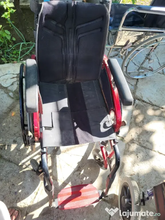scaun cu rotile pentru persoane cu dizabilitari
