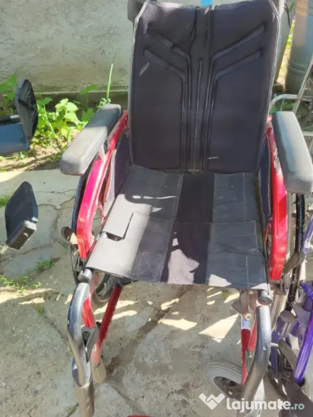scaun cu rotile pentru persoane cu dizabilitari