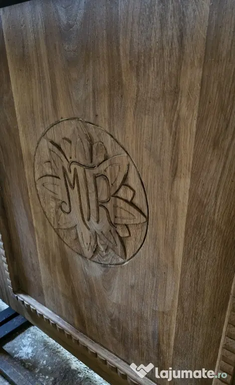 Ușă din lemn de stejar sculptată manual