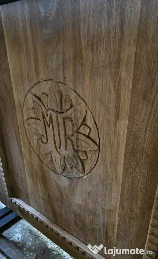 Ușă din lemn de stejar sculptată manual