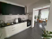 Casa de vanzare - 4 camere 