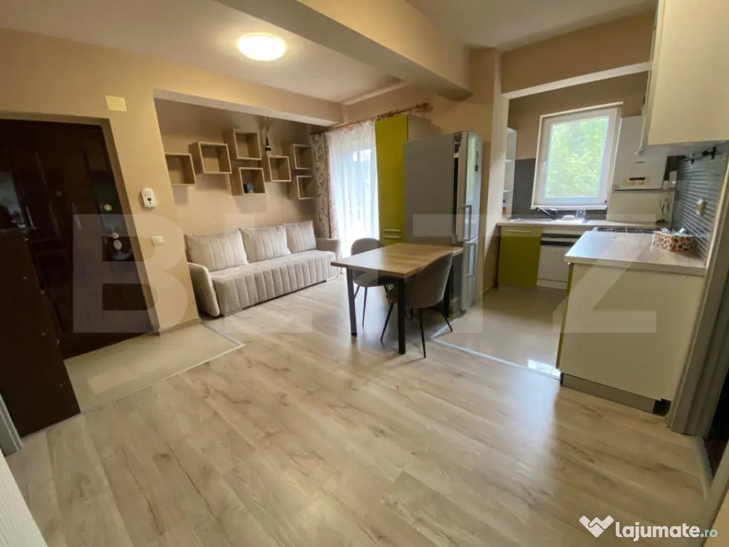 Apartament 3 camere, etaj 2, parcare, bloc cu lift, zona Edg
